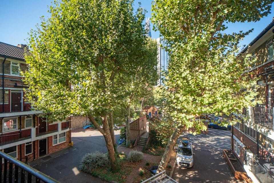 Two Bedroom Maisonette in London Bridge near The Shard Apartment in London Borough of Southwark