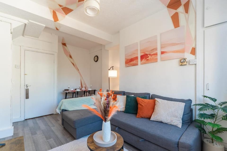 Two Bedroom Maisonette in London Bridge near The Shard Apartment in London Borough of Southwark