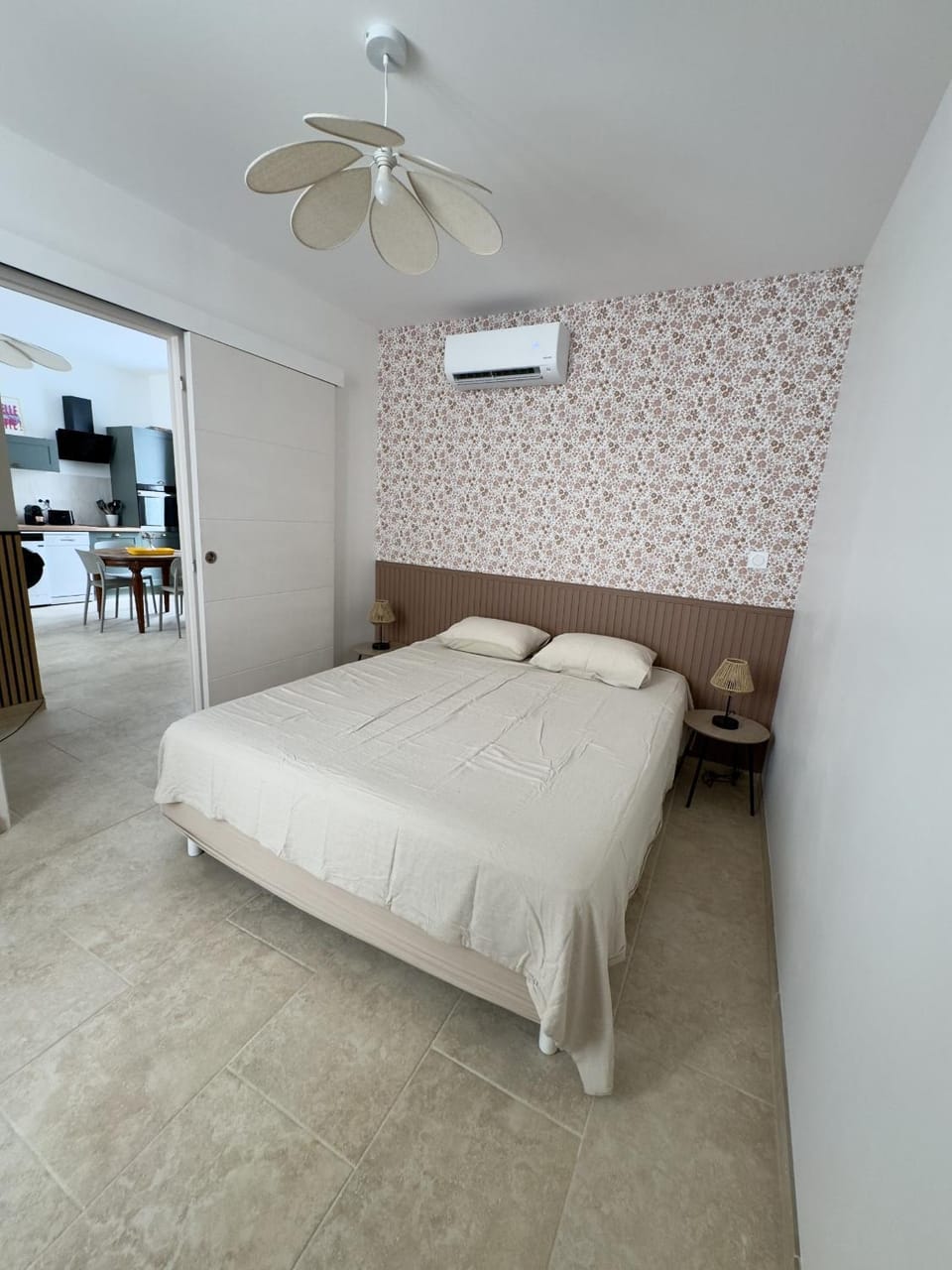 Bed, Bedroom, air conditioner