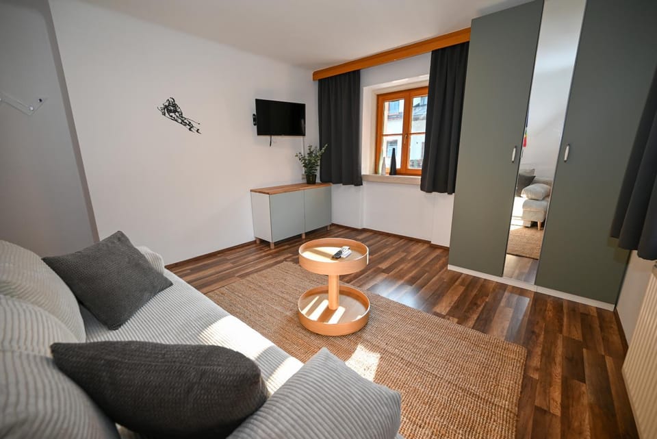 TV and multimedia, Living room, Seating area