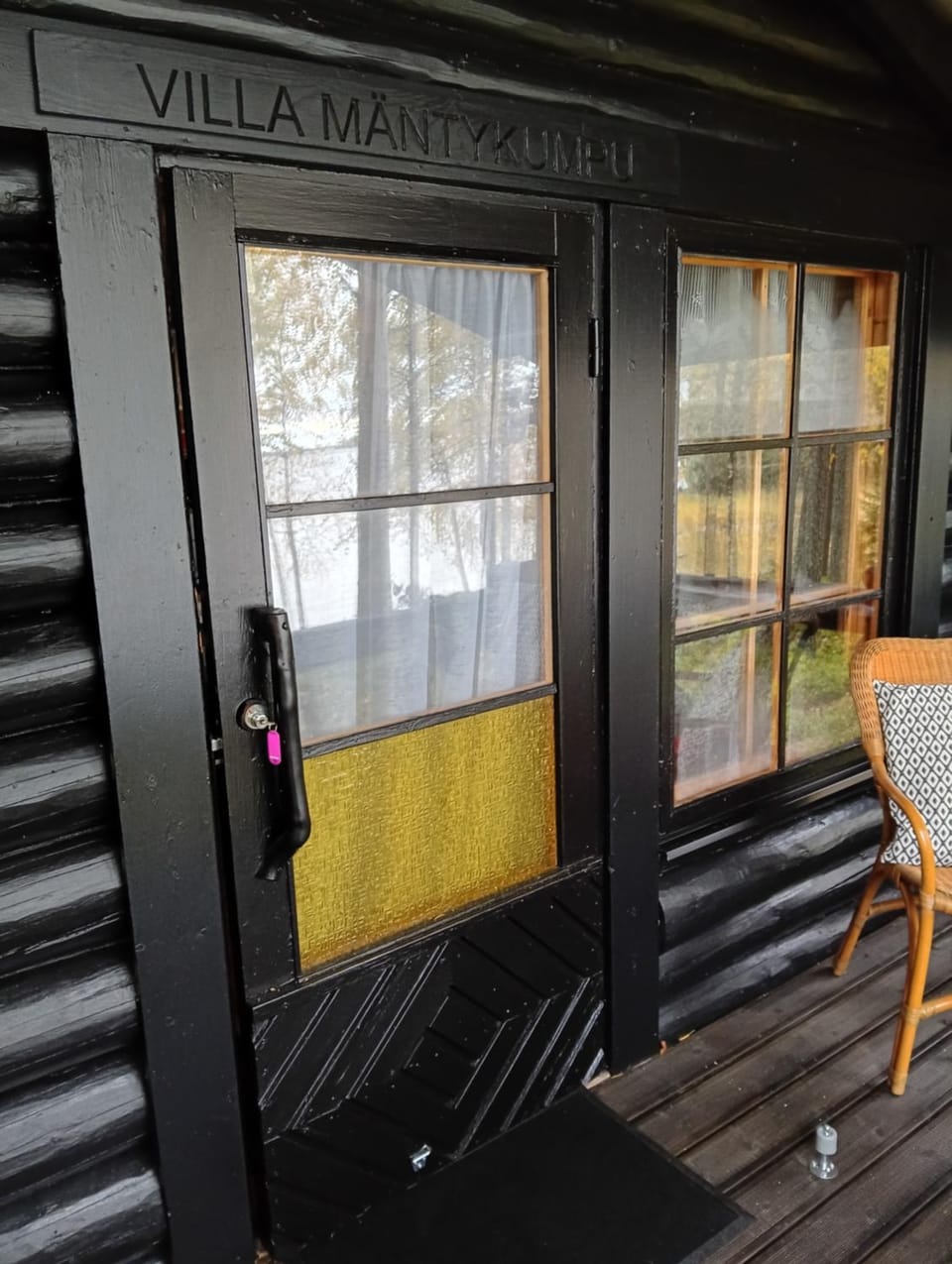 Tunnelmallinen saarimökki Viinijärven rannalla Chalet in Finland