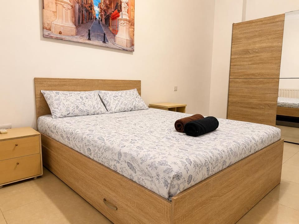 Sea view 5 - The Onyx Apartment in Sliema