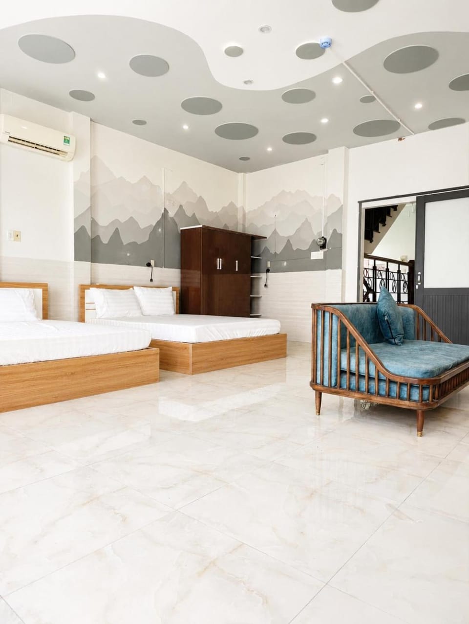 Bed, Photo of the whole room, Bedroom, air conditioner