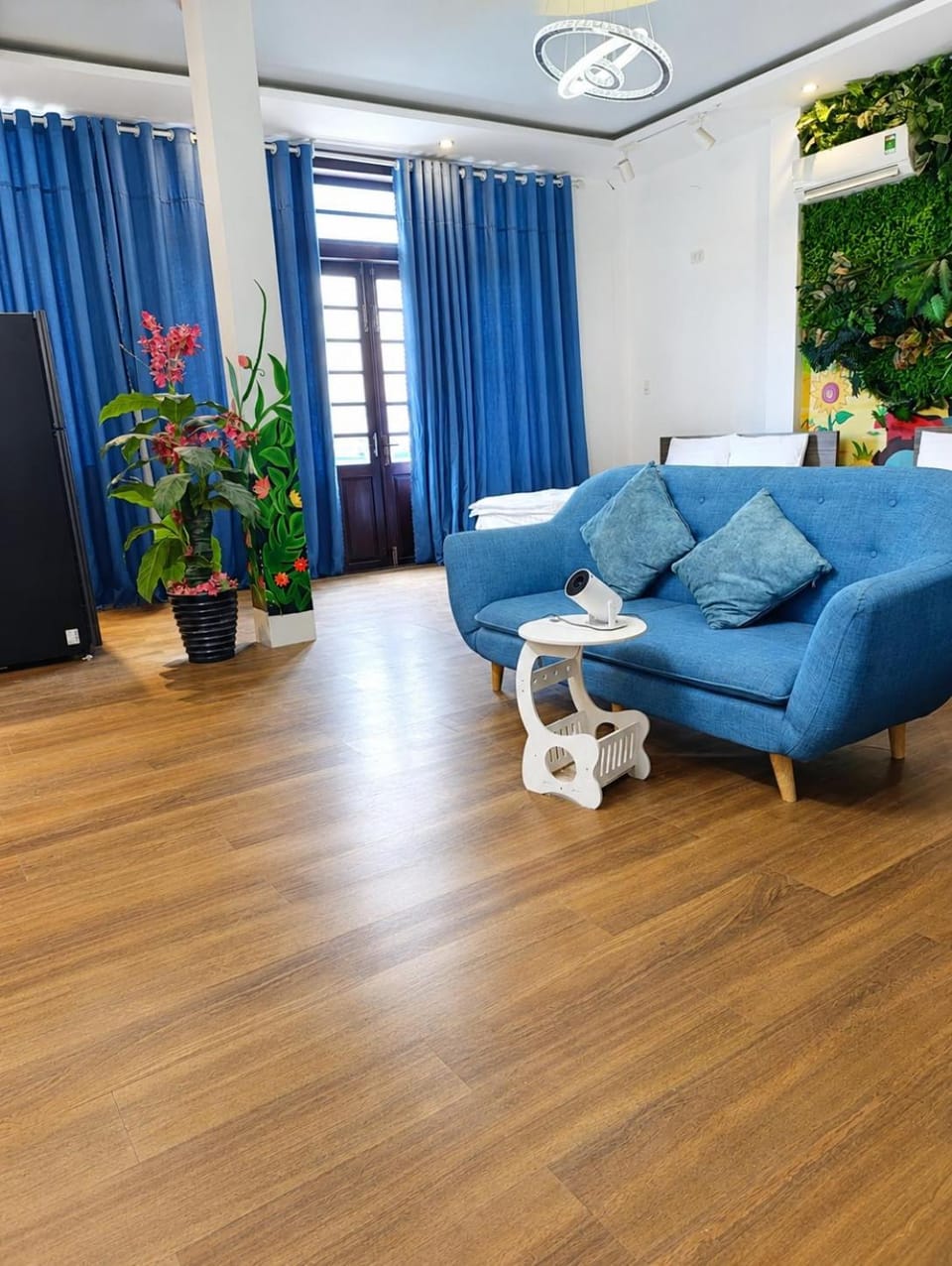 Photo of the whole room