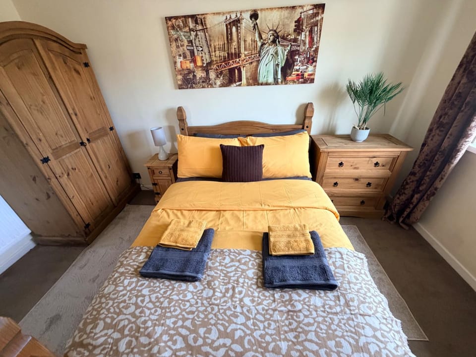 Blissful Retreat - 4 Bedroomed House House in Bridgend