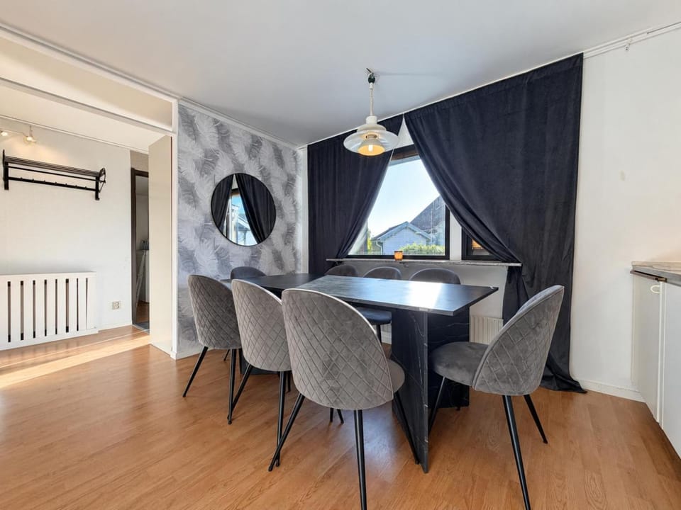 Team Villa - 2 Baths Laundry and Free Parking House in Gothenburg