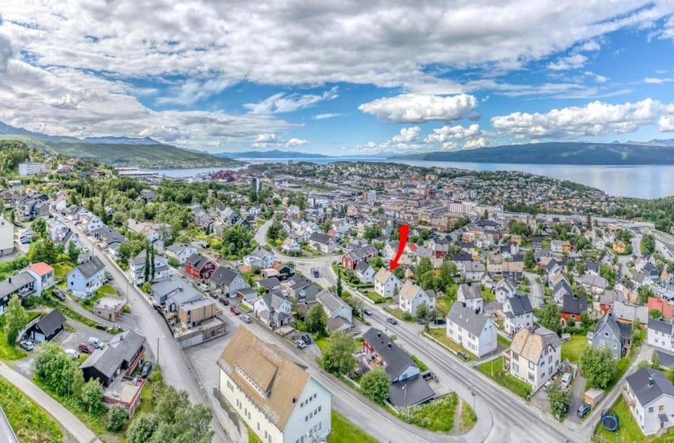 Apartment City and Mountain with Parking Apartment in Nordland, Norway