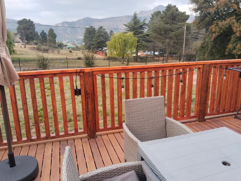 Natural landscape, View (from property/room), Balcony/Terrace, Balcony/Terrace, Dining area, Mountain view