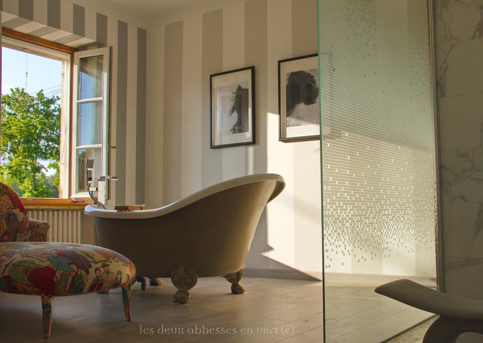 Bathroom, Decorative detail