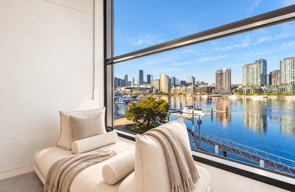 Waterfront Penthouse | Private Heated Pool & Lift House in Melbourne