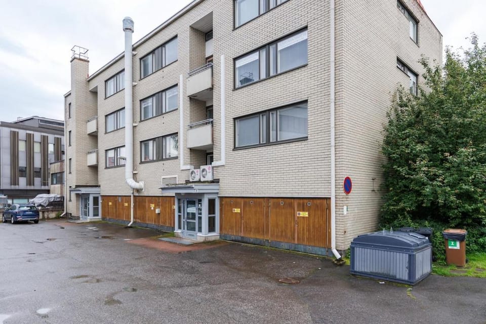 Property building, Day, Neighbourhood, Street view, Location