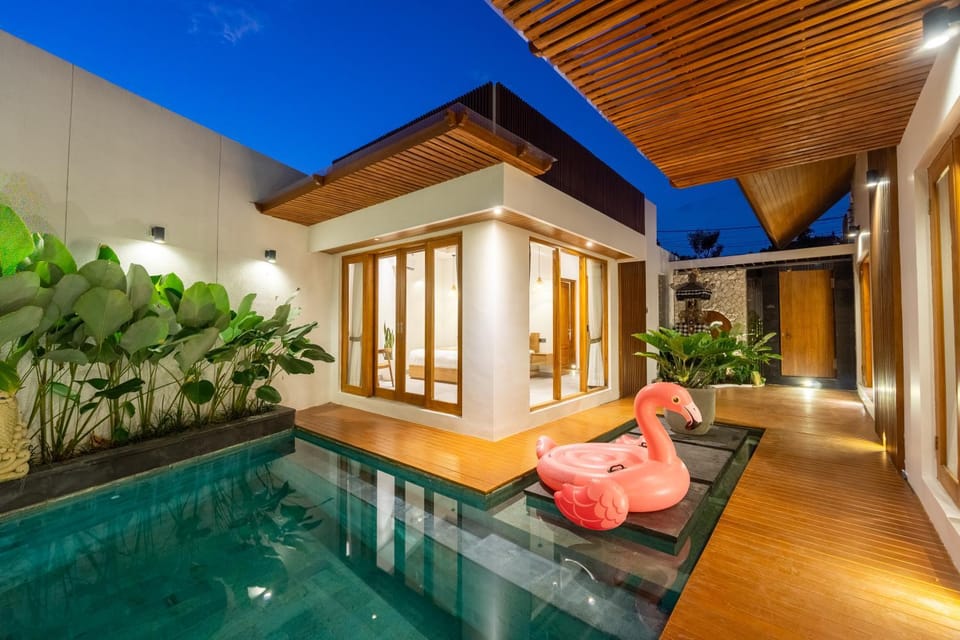 The Breeze - Brand New Tropical Villa 3br with Spacious Pool, Canggu Villa in North Kuta