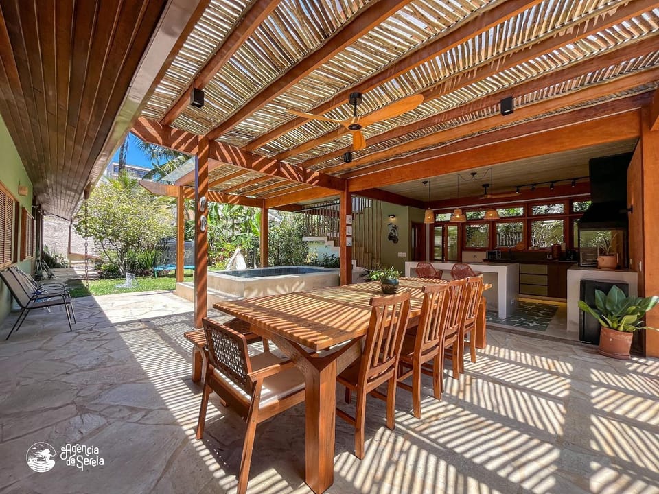 Casa c piscina e área gourmet, 150m praia Itaguaçu House in Ilhabela