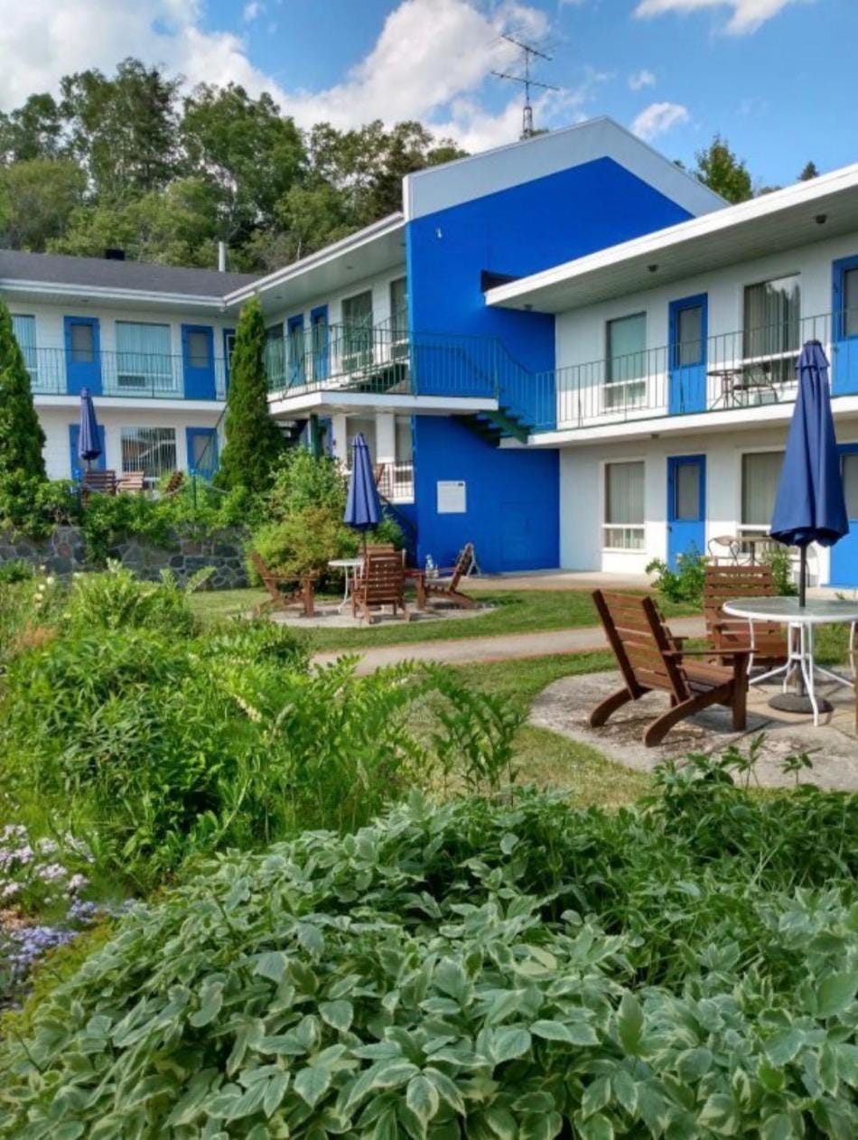 Capitaine 40 avec piscine chauffée Apartment in L'Isle-aux-Coudres