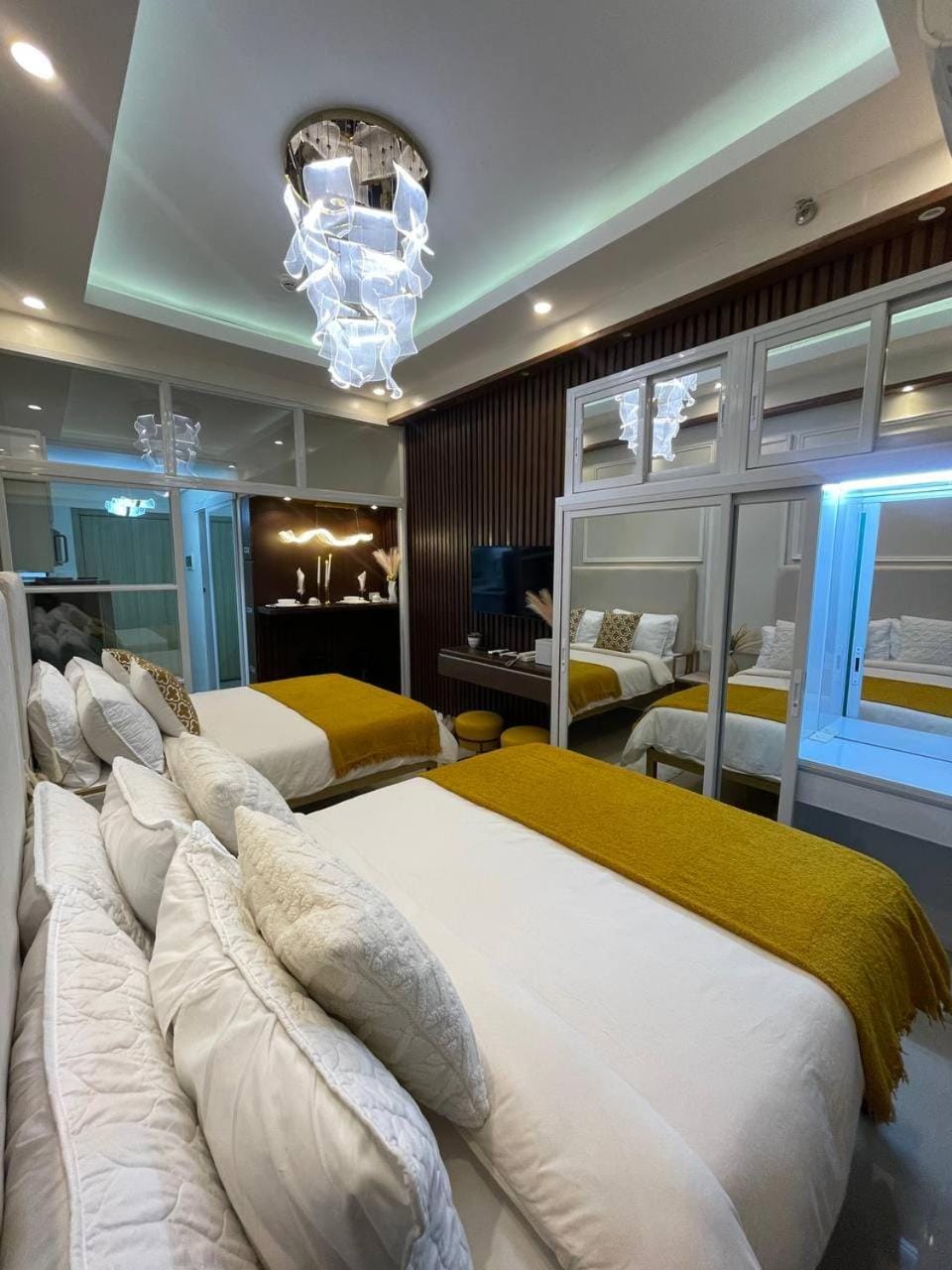 Wawa's Oasis - 1BR Ground-Level Suite, Shore Residences - Near MOA, NAIA, CCP, Star City, World Trade Center & US Embassy - J Suites Apartment hotel in Pasay