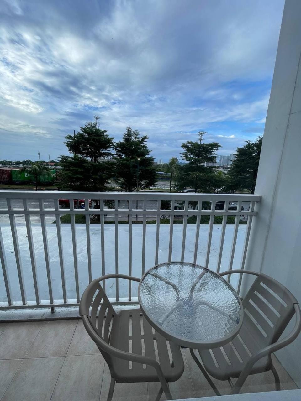 Wawa's Oasis - 1BR Ground-Level Suite, Shore Residences - Near MOA, NAIA, CCP, Star City, World Trade Center & US Embassy - J Suites Apartment hotel in Pasay