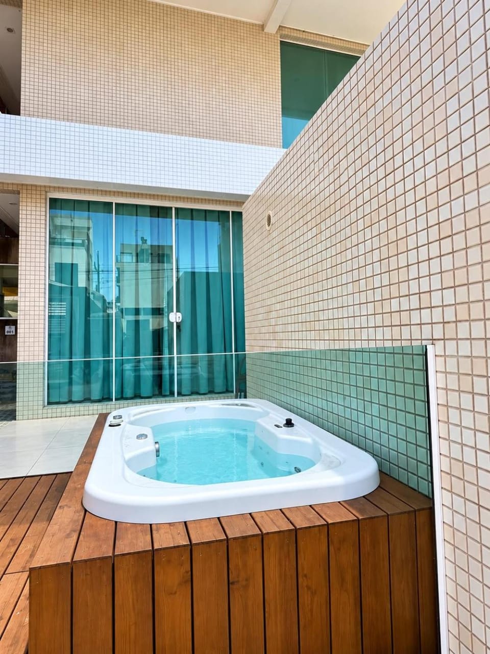 Hot Tub, Hot Tub