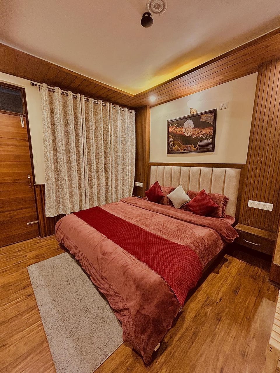 Photo of the whole room, Bedroom