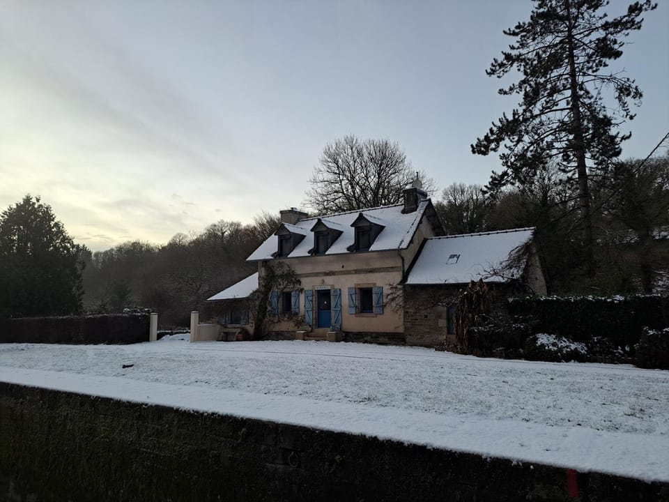 Maison Eclusiere du Canal de Nantes à Brest House in Finistere