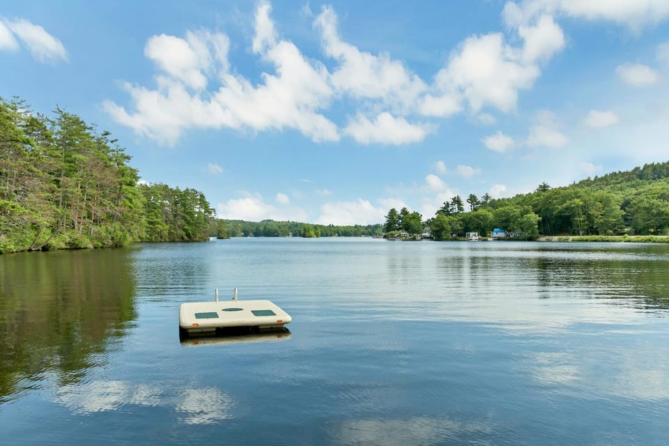 New Hot Tub Lakefront w Private Beach & Dock House in Milton