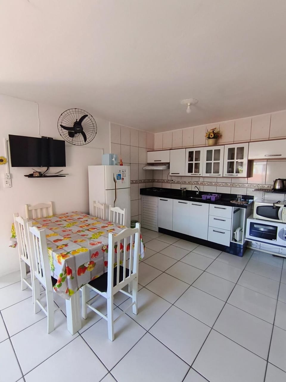 Casa no primeiro andar, com vista ao mar, centrinho House in Bombinhas