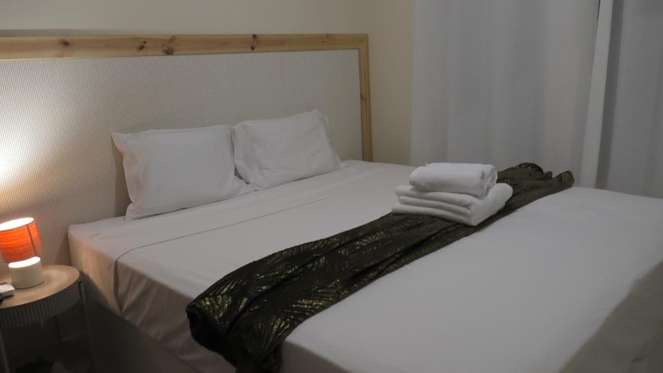 Bed, TV and multimedia, Bedroom, minibar, towels, air conditioner