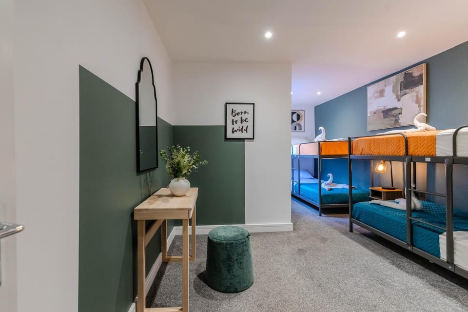 3 Bedroom Apartment Next to Brighton Beach Free Parking Perfect Choice for Business and Holiday Stay House in Brighton