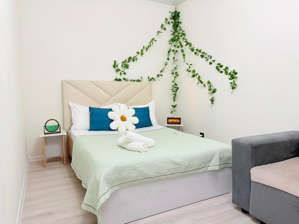 Bed, Bedroom, towels
