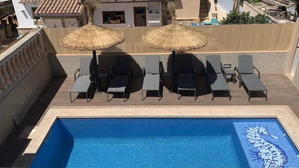 Balcony/Terrace, Pool view, Swimming pool, sunbed