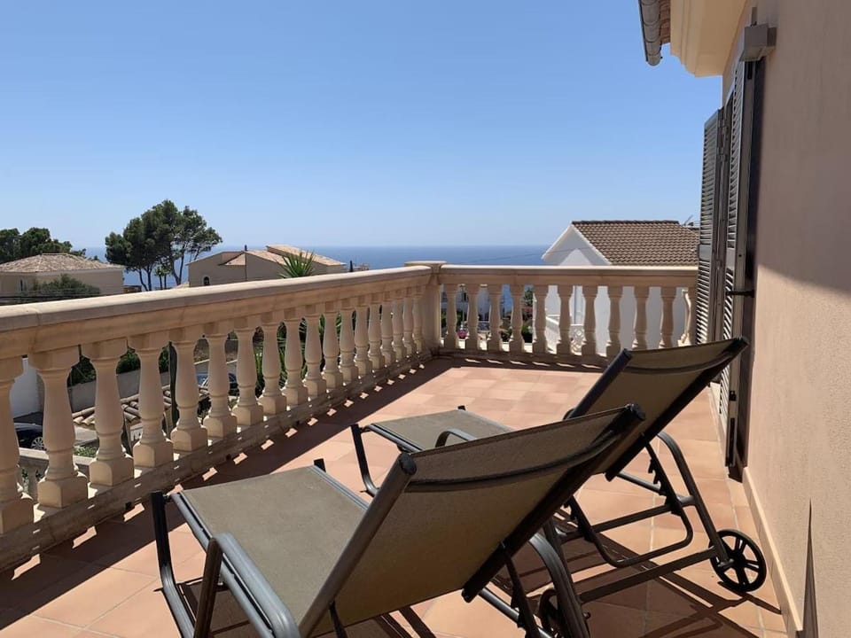 View (from property/room), Balcony/Terrace, Sea view, sunbed