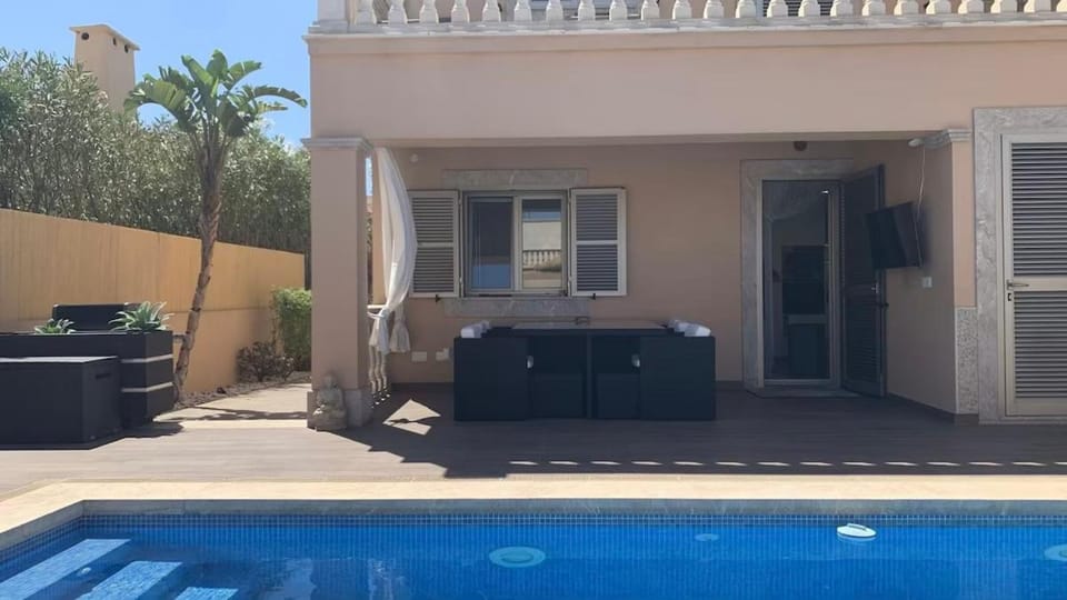 Property building, Pool view, Swimming pool