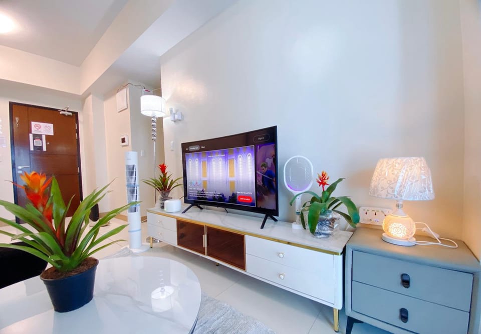 Communal lounge/ TV room, TV and multimedia, Photo of the whole room, Evening entertainment