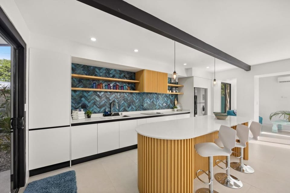 Kitchen or kitchenette, Seating area, Dining area