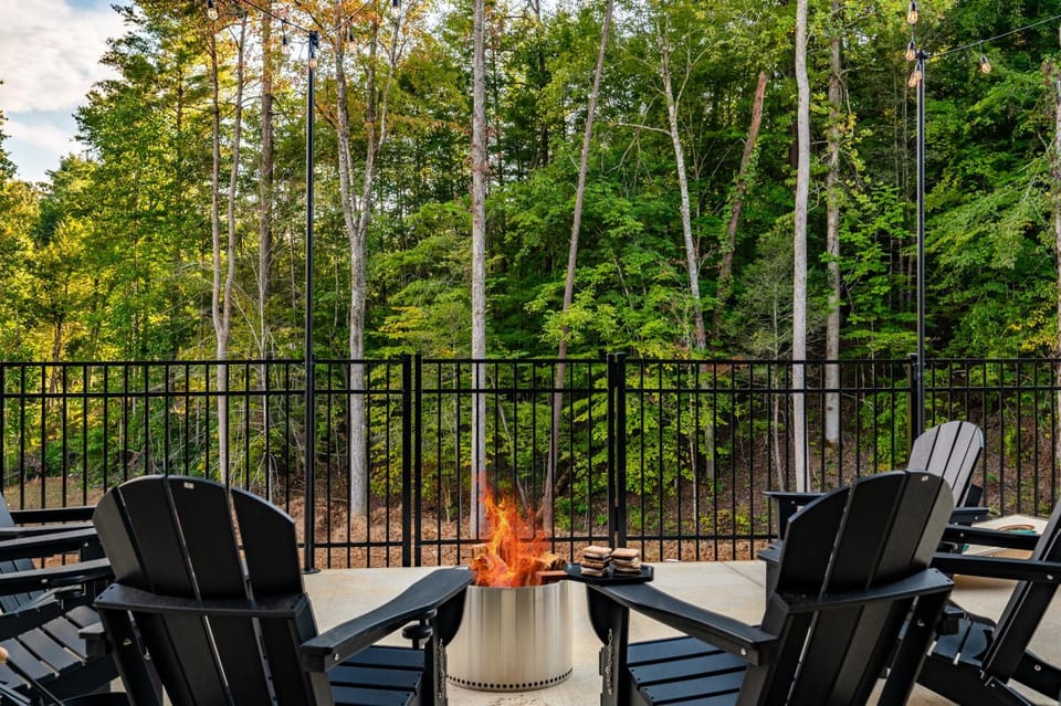 Patio, Day, Natural landscape, View (from property/room), Seating area, Evening entertainment, Mountain view