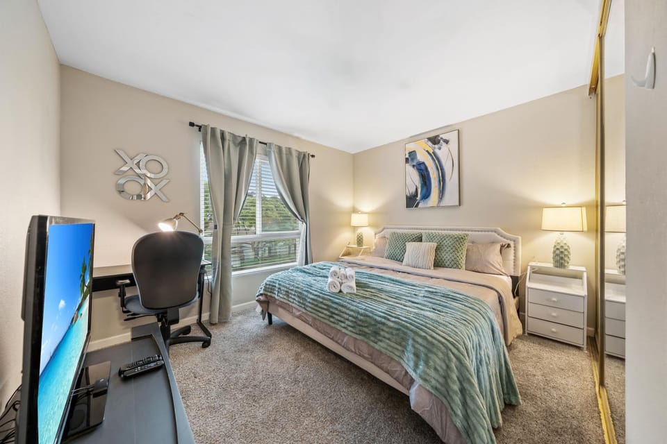 Entire Private Home with 3 Beds, Pool, Hot Tub, King Bed, 2 Parking in Mira Mesa, Available Now House in Mira Mesa