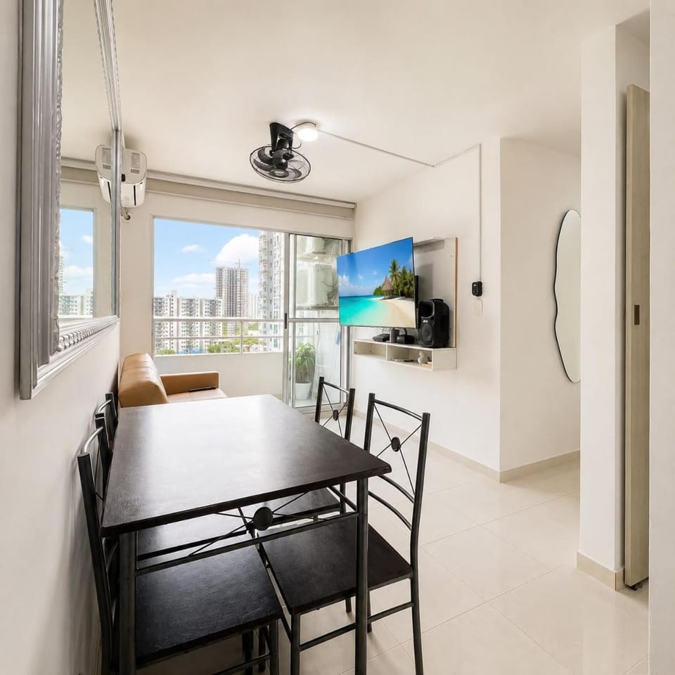 Apartamento Moderno Central cerca al Centro Historico y Playa, Balcon con Vista, Piscina, Gym, Aire Acondicionado, Lavadora, Cocina Apartment in Cartagena