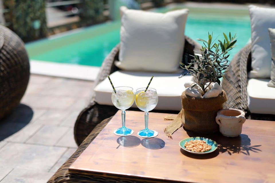 Food, Pool view, Swimming pool, Drinks, Alcoholic drinks