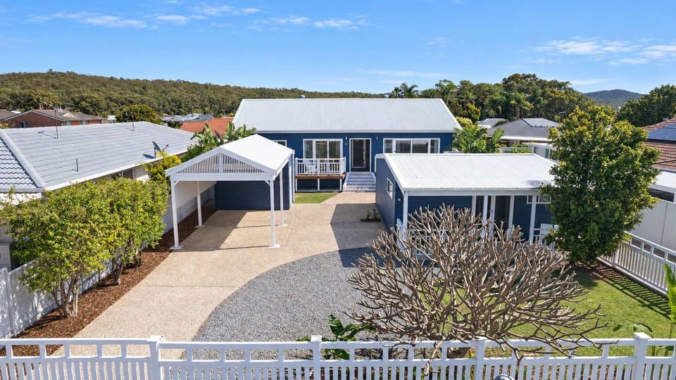 Fingal Tide House and Studio House in Fingal Bay