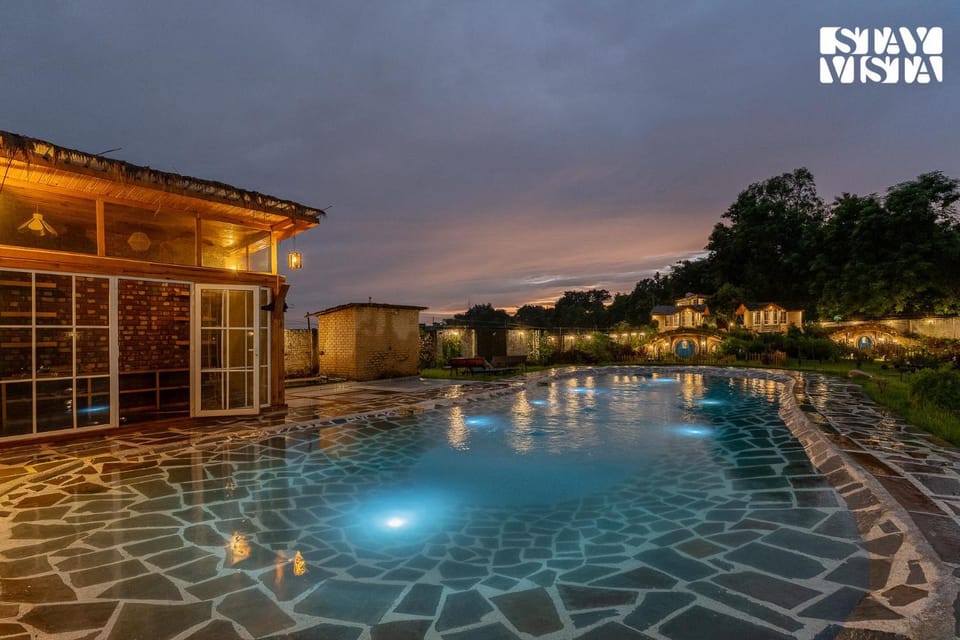 Swimming pool, Swimming pool