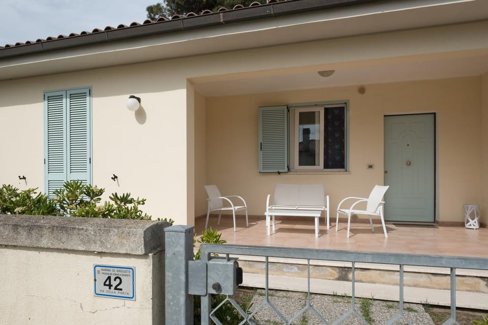 Patio, Facade/entrance