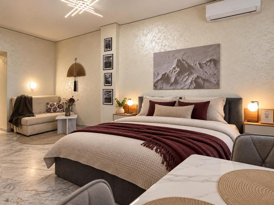Bed, Living room, Photo of the whole room, Seating area, Bedroom, air conditioner