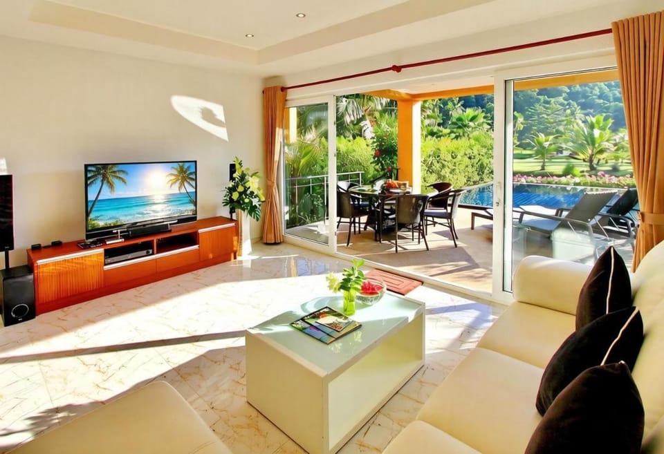 Garden, TV and multimedia, Balcony/Terrace, Living room, Seating area, Dining area, Garden view, Mountain view, Swimming pool, furniture, internet, air conditioner