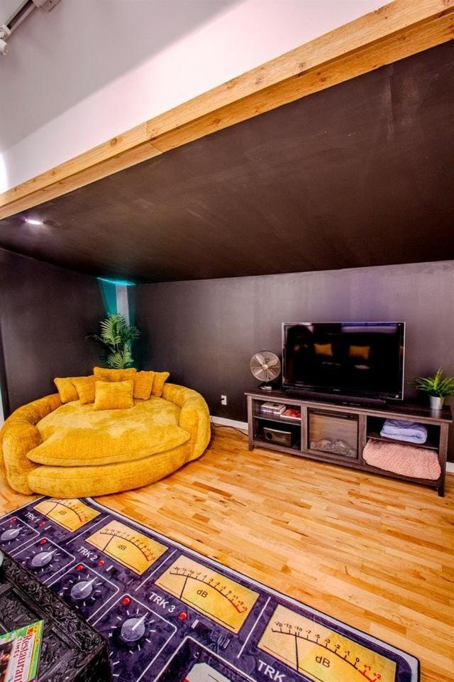 Unique Music-Themed Studio Cabin with Soaking Pool & Fire Pit in St. Augustine, Florida Cabin in Saint Augustine