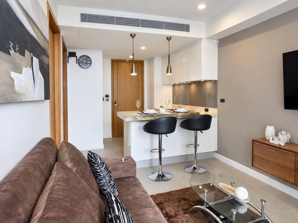 TV and multimedia, Kitchen or kitchenette, Living room, Dining area