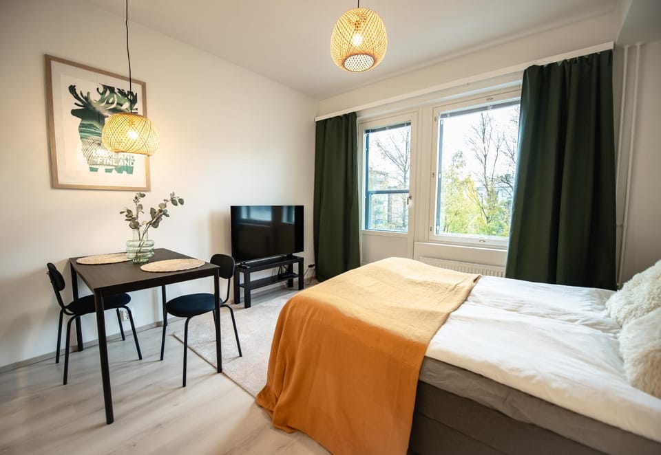 Bed, TV and multimedia, View (from property/room), Photo of the whole room, Dining area