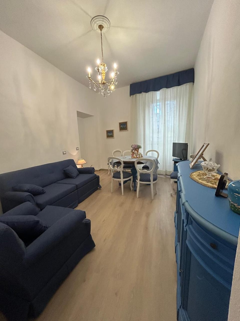 Communal lounge/ TV room