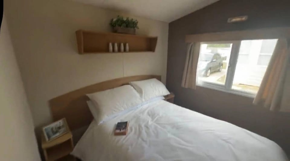3 bed static caravan with 5 beds on a holiday park House in Felixstowe