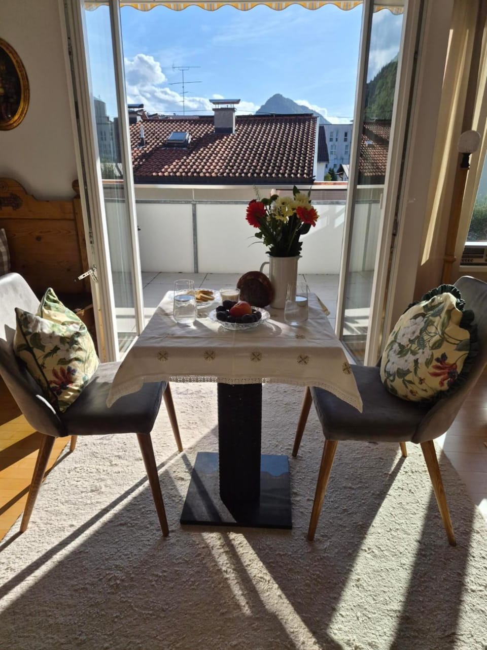 View (from property/room), Seating area, Dining area