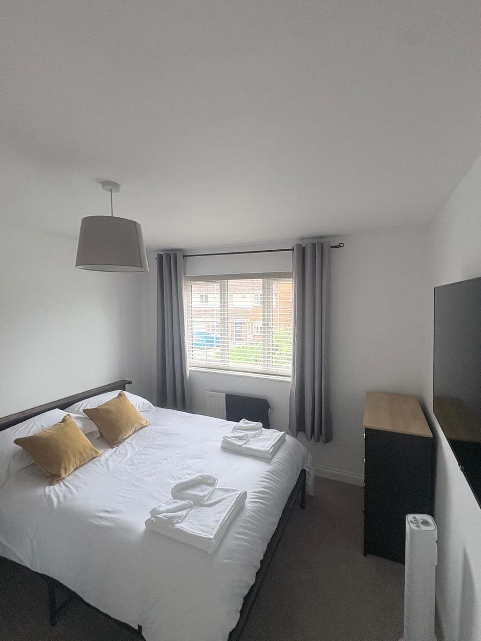 Modern 3-Bed Detached House with Private Driveway House in Darlington