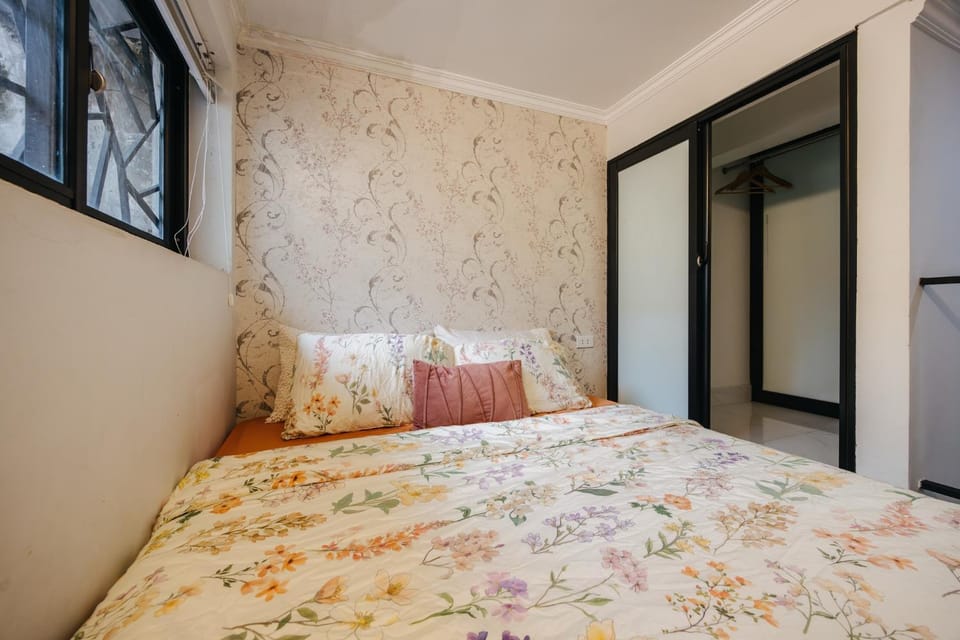 Bed, air conditioner